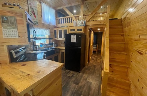 Sayner House | Bear Cub Cabin is a cozy 1 bedroom and loft oasis