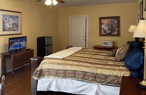 Warrenton House | Beautiful Bridal Suite in Manor on Five Acres Room A