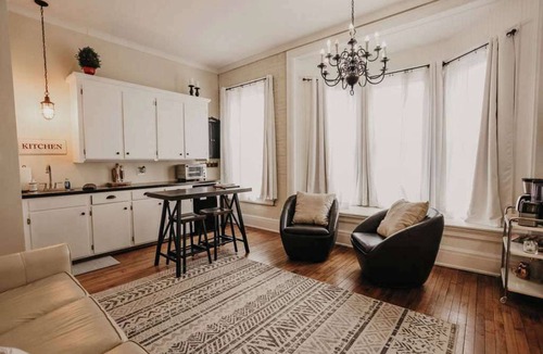 Clare Apartment | Beautiful Downtown Loft - East Suite