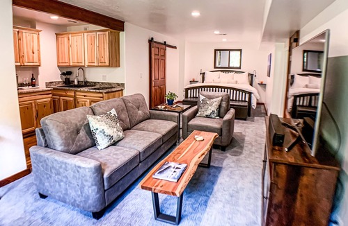 Ashland Apartment | Beautiful Guest Suite with Private Deck Overlooking Forest and Waterfall