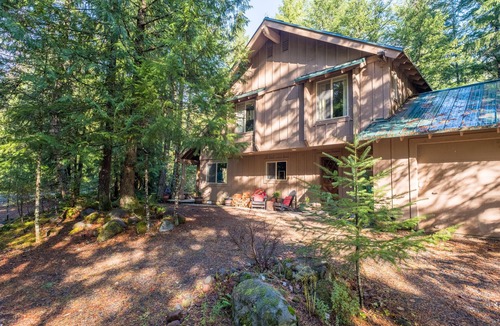 Rhododendron Cabin | Beautiful mountain cabin, close to the river!