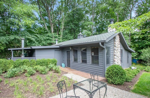 Three Oaks House | Beautiful Three Oaks Home with WiFi, Yard, Patio, Firepit, & Private Pool