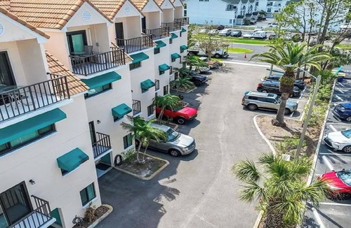 Island Estate House | Beautiful waterfront view property. Only 5 minutes from the beaches!