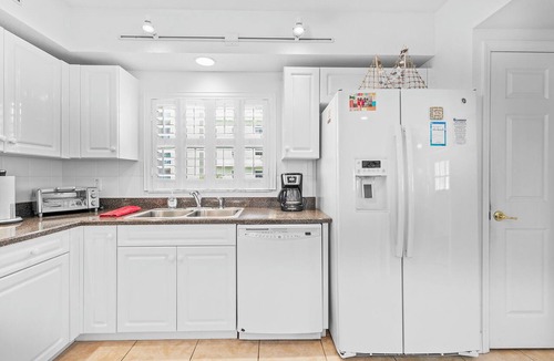 New Smyrna Beach Condo | Beautifully Decorated Corner Unit with Lots of Upgrades