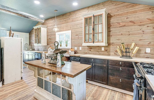 Riverside House | Benton Harbor Home 3 Mi to Beach: Grill & Yard