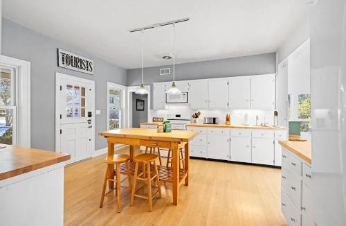 Three Oaks House | Berrywood Farmhouse