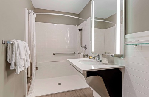 Waterloo Hotel | Best Western Plus Waterloo & Cedar Falls