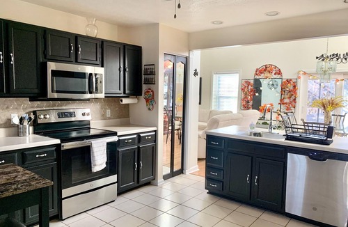 Canonsburg House | BIG House + In-Law Suite + High Ceilings + Spacious & Cozy - Close To Everything