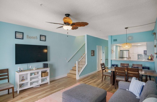 Island Estate House | Big TH w Pool, Hot Tub & Short Walk to the Beach! 30+ Day Rental