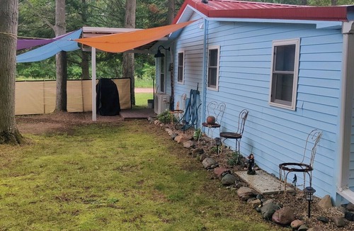 Harrison Cabin | Bigfoot themed cottage. Dog friendly!