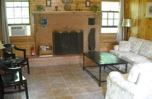 Front Royal Cabin | Blue Mountain Cabin, secluded, perfect for couples, near main road