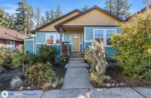 Southern Crossing House | Bluebird Day - Raven Sky Bungalow