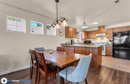 Southern Crossing House | Bluebird Day - Raven Sky Bungalow