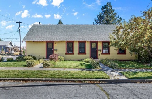 Old Bend House | Bluebird Day - Twin Mills Bungalow in Bend, OR, featuring 2 cozy bedrooms.