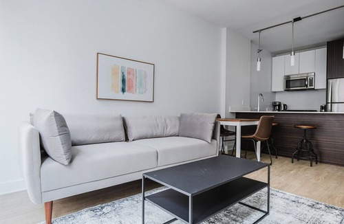 Downtown Chicago Apartment | Blueground | The Loop, pool & w/d, nr park