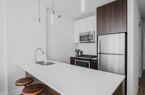Downtown Chicago Apartment | Blueground | The Loop, pool & w/d, nr park