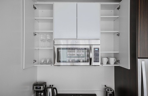 Downtown Chicago Apartment | Blueground | The Loop, pool & w/d, nr park