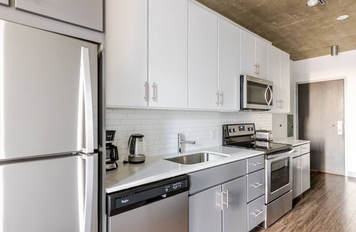 Downtown Chicago Apartment | Blueground | The Loop, pool & gym, nr Willis Tower