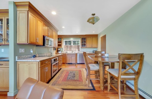 East Jordan House | Boater's Paradise | Lake Charlevoix Island| Private 60' Dock | Dog Friendly!