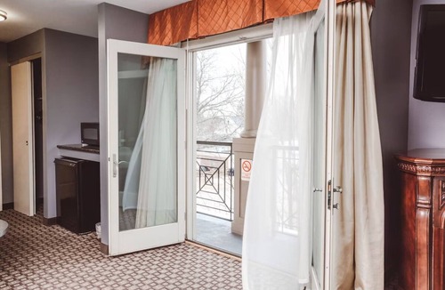 Zion Hotel | Boutique Elegance with Firepits Near Beach Park & Theatre