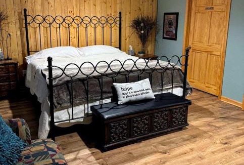 Arbor Vitae House | Brandy Bay Hideaway: Pet Friendly Retreat