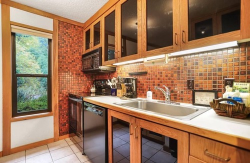 Welches Condo | Bright and sunny Salmon River Condo, Fireplace, BBQ, Dog-Friendly