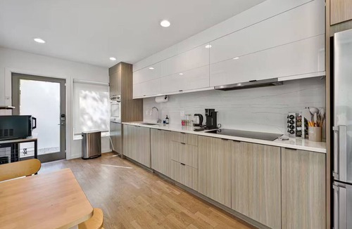 Mann House | Bright Madison Valley Townhome w/Rooftop and AC