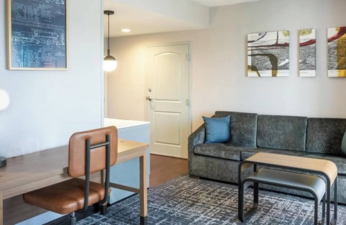 Canonsburg Hotel | Bright & Modern King Studio Retreat with All the Essentials for a Relaxing Stay