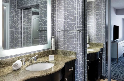 Canonsburg Hotel | Bright & Modern King Studio Retreat with All the Essentials for a Relaxing Stay