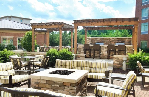 Canonsburg Hotel | Bright & Modern Two-Queen Studio Trio – Great for Family or Work Trips