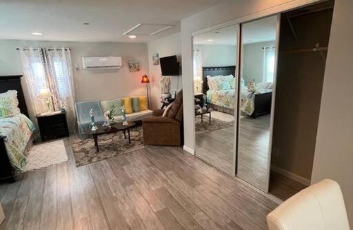 Southside Apartment | Bright Spacious Studio Near City and Palm Beach