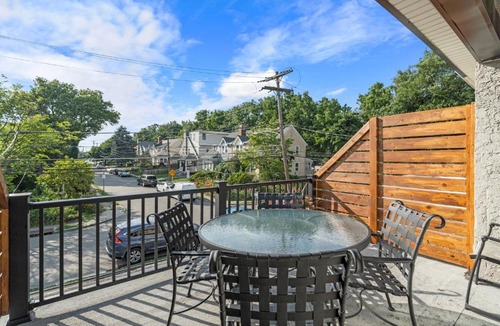 Bryn Mawr Apartment | Bryn Mawr GemBalconyDedicated Parking50TV