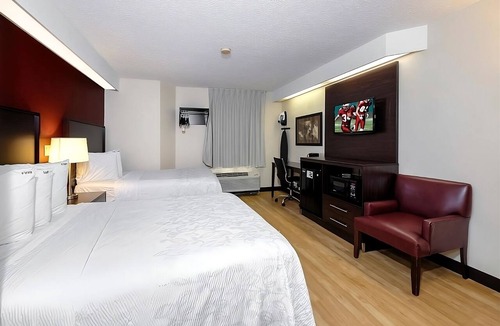 Palm Coast Hotel | Budget-Friendly Suites Close to Florida Agricultural Museum w/Pool & Hot Tub!