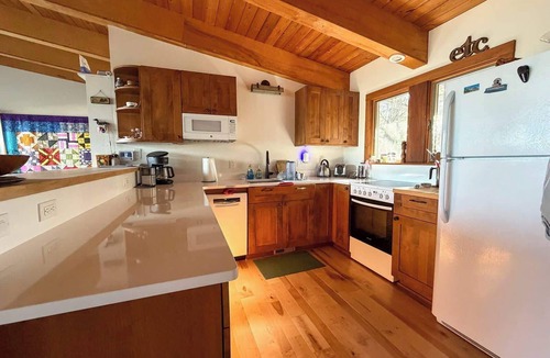 Kewadin House | Burns No.8 - Cottage on the Bay