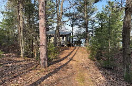 Kewadin House | Burns No.8 - Cottage on the Bay