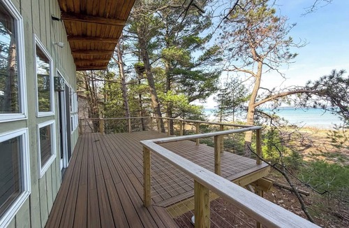 Kewadin House | Burns No.8 - Cottage on the Bay