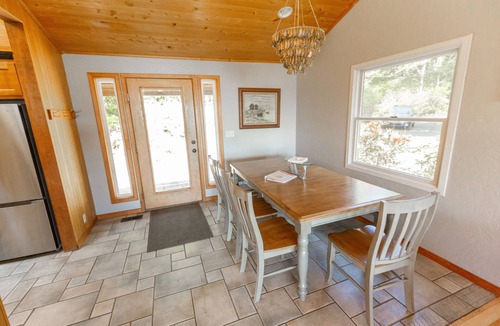 Gold Beach House | Byrdies Beach House - private beach and ocean view