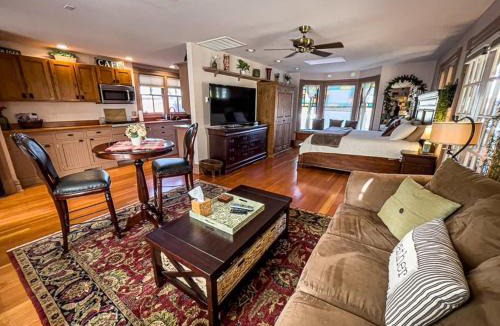 Jacksonville House | California Cottage: Downtown