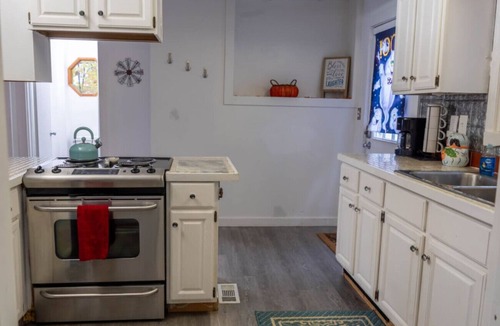 Alto Apartment | Campau Lake Half Suite Retreat | 2BR Hot tub