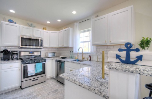 Whitesboro House | Cape May Rose - Quiet Convenient Location Sleeps 10