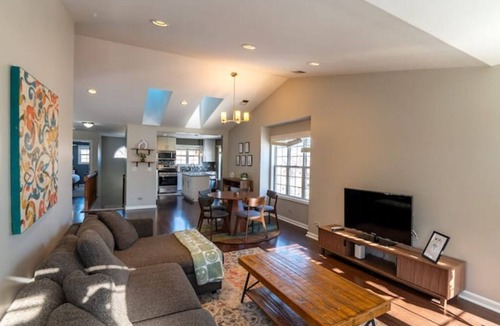 Wasco House | Casa de Chicago in Schaumburg!