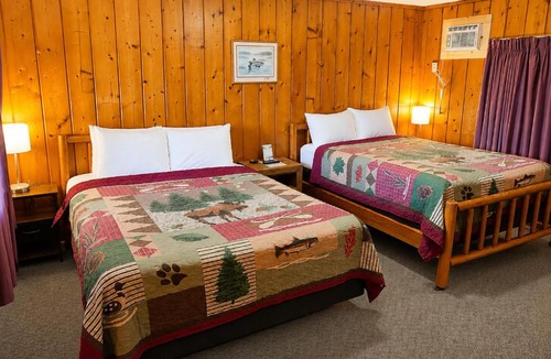 St Ignace Hotel | Cedars Motel