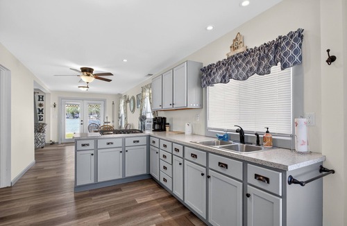 Michigan Center Cottage | Charming 2-bedroom + Loft cottage Located on Center Lake- Sunset views