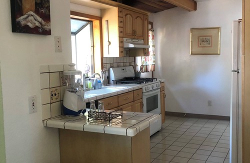 Shoreline West Cottage | Charming 2-bedroom cottage in Mountain View