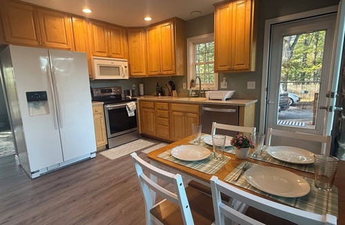 Berkeley Springs House | Charming 3-bd house/hot tub nestled in 2 private acres 6 min to Berkeley Springs