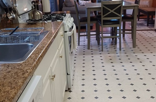 Kerhonkson House | Charming 3-bed/2-Bath with WiFi, AC in Wawarsing. Your Home Away from Home!