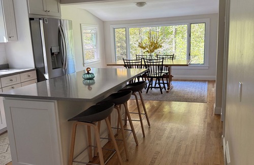 Lakeside House | Charming 3-Bedroom House in Washington
