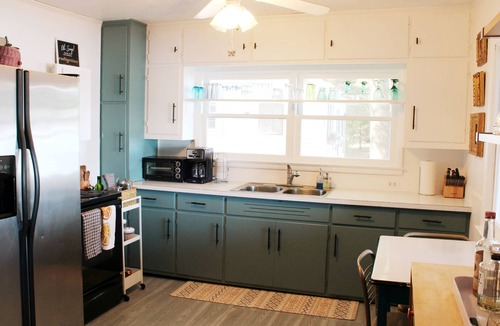 Higgins Lake Cottage | Charming, LAKEFRONT cottage on beautiful HIGGINS LAKE
