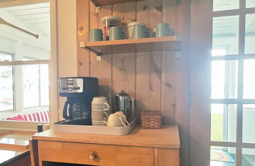 Higgins Lake Cottage | Charming, LAKEFRONT cottage on beautiful HIGGINS LAKE
