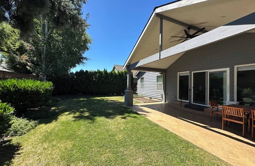 Troutdale House | Charming Troutdale Haven Near Waterfalls & Hiking.